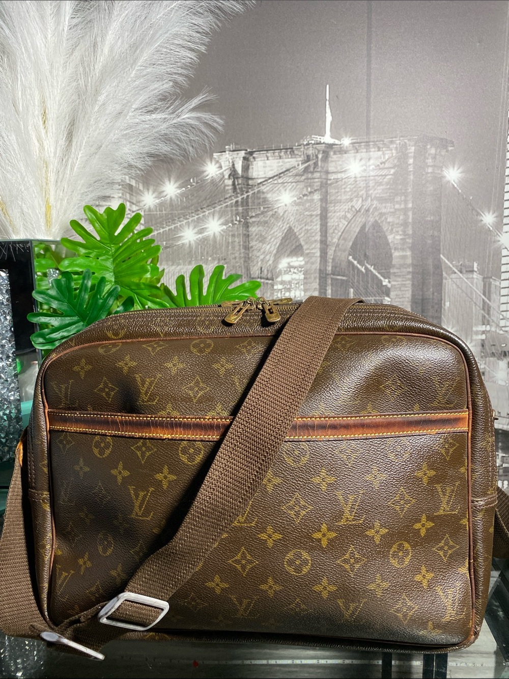 Authentic Louis Vuitton Monogram Reporter GM Messenger Crossbody Bag